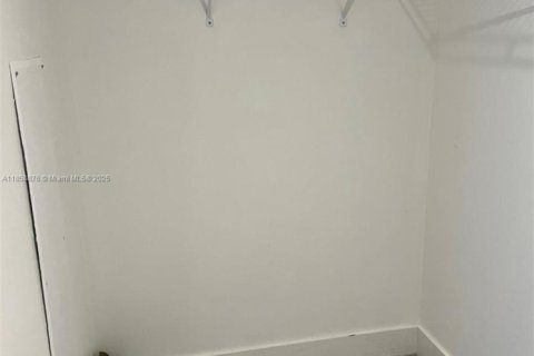 Copropriété à louer à Miami, Floride: 1 chambre, 84.08 m2 № 1887384 - photo 16