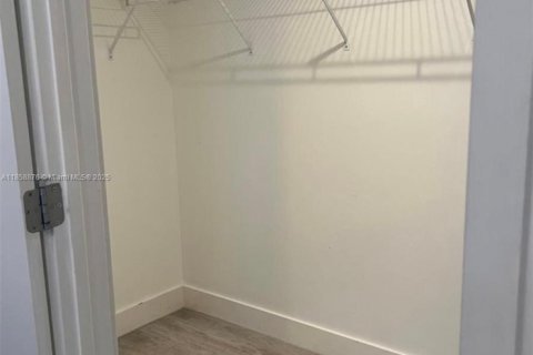 Copropriété à louer à Miami, Floride: 1 chambre, 84.08 m2 № 1887384 - photo 13