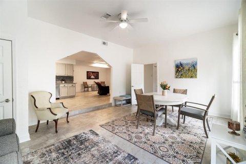 House in Orlando, Florida 3 bedrooms, 109.53 sq.m. № 1679498 - photo 10