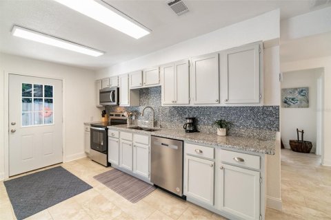 House in Orlando, Florida 3 bedrooms, 109.53 sq.m. № 1679498 - photo 14