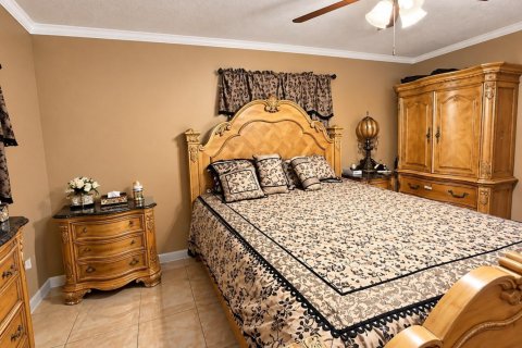 House in Lauderdale Lakes, Florida 4 bedrooms, 194.07 sq.m. № 2429830 - photo 10