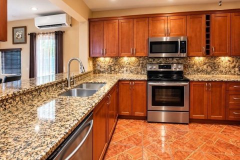 House in Lauderdale Lakes, Florida 4 bedrooms, 194.07 sq.m. № 2429830 - photo 6