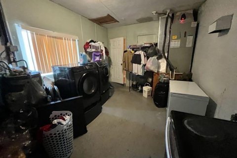 House in Lauderdale Lakes, Florida 4 bedrooms, 194.07 sq.m. № 2429830 - photo 26