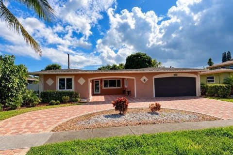 House in Lauderdale Lakes, Florida 4 bedrooms, 194.07 sq.m. № 2429830