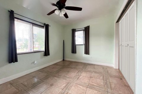 House in Lauderdale Lakes, Florida 4 bedrooms, 194.07 sq.m. № 2429830 - photo 16