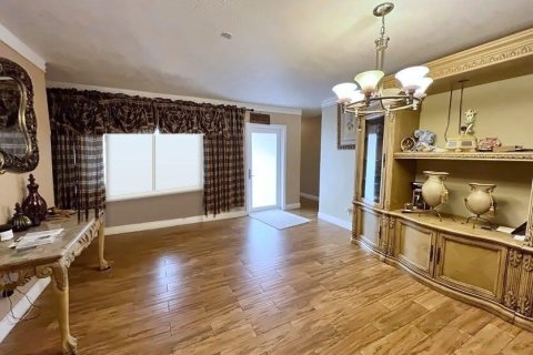 House in Lauderdale Lakes, Florida 4 bedrooms, 194.07 sq.m. № 2429830 - photo 4