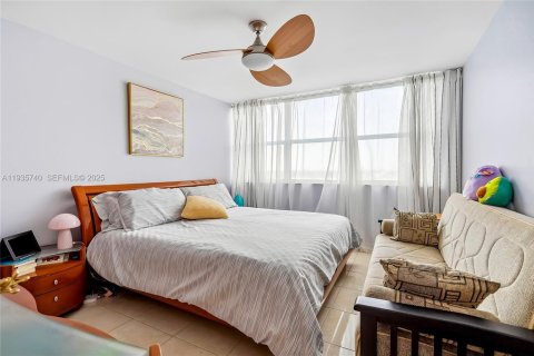 Condo in Hollywood, Florida, 2 bedrooms  № 1993867 - photo 15