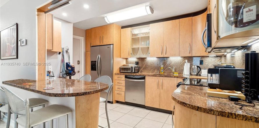 Condo in Hollywood, Florida, 2 bedrooms  № 1993867