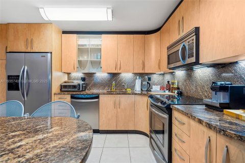 Condo in Hollywood, Florida, 2 bedrooms  № 1993867 - photo 3