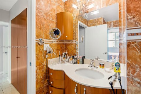 Condo in Hollywood, Florida, 2 bedrooms  № 1993867 - photo 30