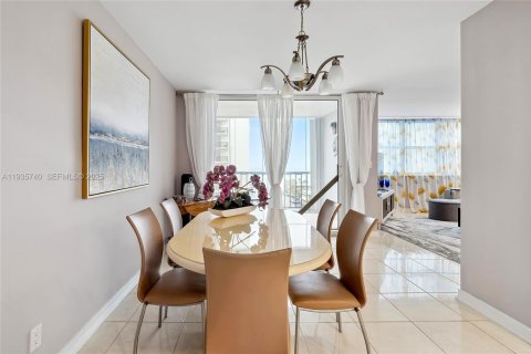 Condo in Hollywood, Florida, 2 bedrooms  № 1993867 - photo 7