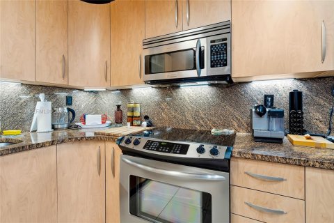 Condo in Hollywood, Florida, 2 bedrooms  № 1993867 - photo 5