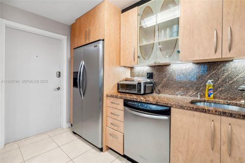 Condo in Hollywood, Florida, 2 bedrooms  № 1993867 - photo 4