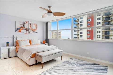 Condo in Hollywood, Florida, 2 bedrooms  № 1993867 - photo 23