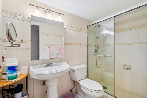 Condo in Hollywood, Florida, 2 bedrooms  № 1993867 - photo 18