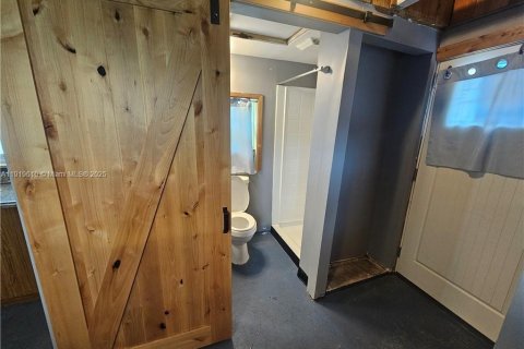 Купить коммерческую недвижимость в Лейк-Уэльс, Флорида № 2020968 - фото 9