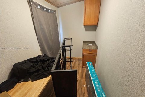 Купить коммерческую недвижимость в Лейк-Уэльс, Флорида № 2020968 - фото 24