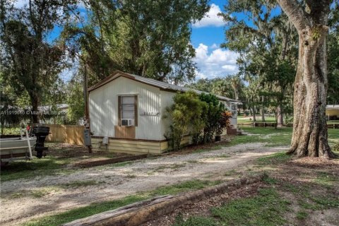 Купить коммерческую недвижимость в Лейк-Уэльс, Флорида № 2020968 - фото 2