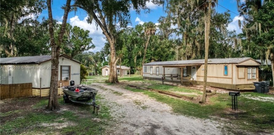 Коммерческая недвижимость в Лейк-Уэльс, Флорида № 2020968