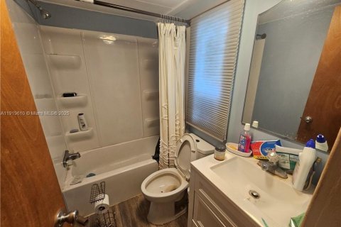 Купить коммерческую недвижимость в Лейк-Уэльс, Флорида № 2020968 - фото 19