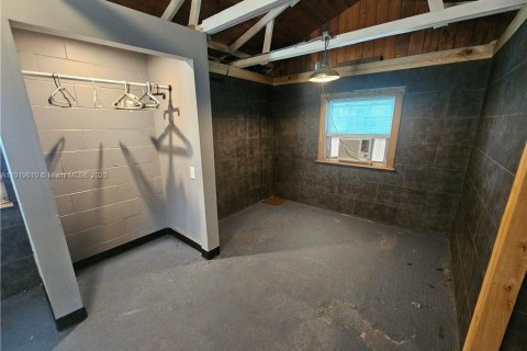 Купить коммерческую недвижимость в Лейк-Уэльс, Флорида № 2020968 - фото 8