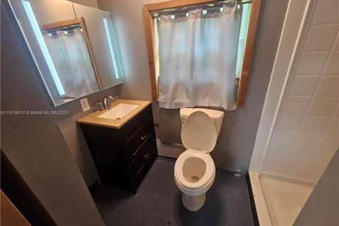 Купить коммерческую недвижимость в Лейк-Уэльс, Флорида № 2020968 - фото 14