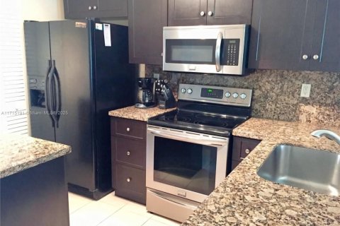 Condo in Sunny Isles Beach, Florida, 2 bedrooms  № 1466914 - photo 5