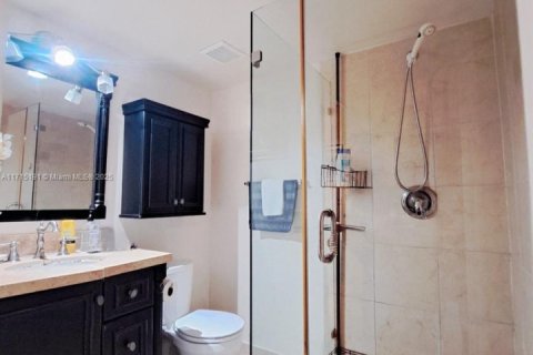 Condo in Sunny Isles Beach, Florida, 2 bedrooms  № 1466914 - photo 13