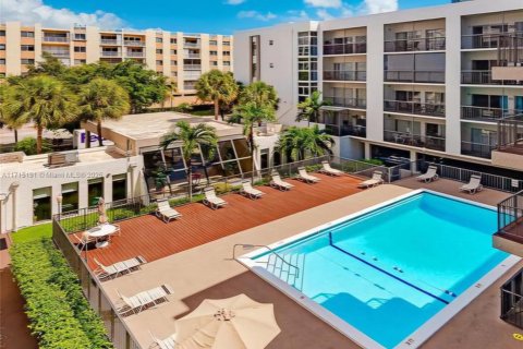 Condo in Sunny Isles Beach, Florida, 2 bedrooms  № 1466914 - photo 14