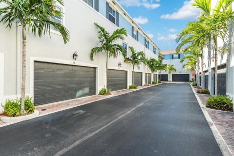 Townhouse in Delray Beach, Florida 3 bedrooms, 148.27 sq.m. № 2086366 - photo 26