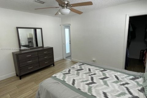 House in Coral Springs, Florida 4 bedrooms, 172.15 sq.m. № 1667441 - photo 24