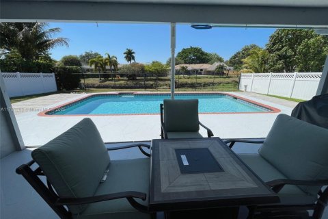 House in Coral Springs, Florida 4 bedrooms, 172.15 sq.m. № 1667441 - photo 28