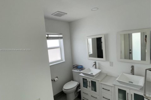 House in Coral Springs, Florida 4 bedrooms, 172.15 sq.m. № 1667441 - photo 25