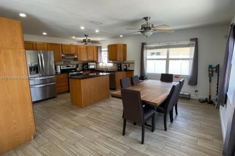 House in Coral Springs, Florida 4 bedrooms, 172.15 sq.m. № 1667441 - photo 16