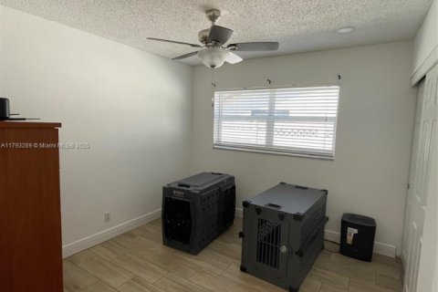 House in Coral Springs, Florida 4 bedrooms, 172.15 sq.m. № 1667441 - photo 21