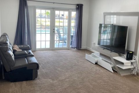House in Coral Springs, Florida 4 bedrooms, 172.15 sq.m. № 1667441 - photo 6