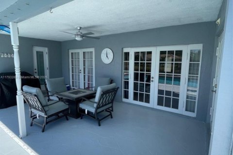 House in Coral Springs, Florida 4 bedrooms, 172.15 sq.m. № 1667441 - photo 30