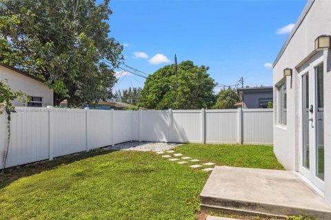 Villa ou maison à louer à Hallandale Beach, Floride: 2 chambres, 106.84 m2 № 1941636 - photo 21