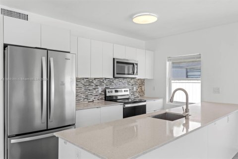 Villa ou maison à louer à Hallandale Beach, Floride: 2 chambres, 106.84 m2 № 1941636 - photo 7