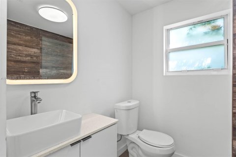 Villa ou maison à louer à Hallandale Beach, Floride: 2 chambres, 106.84 m2 № 1941636 - photo 20