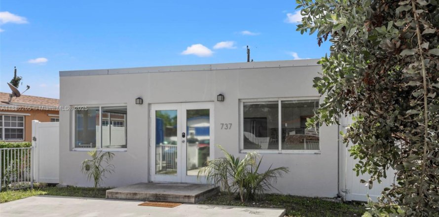 Villa ou maison à Hallandale Beach, Floride 2 chambres, 106.84 m2 № 1941636
