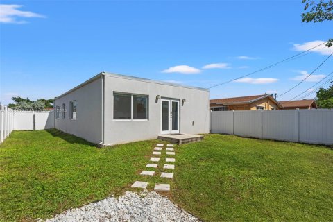 Villa ou maison à louer à Hallandale Beach, Floride: 2 chambres, 106.84 m2 № 1941636 - photo 22