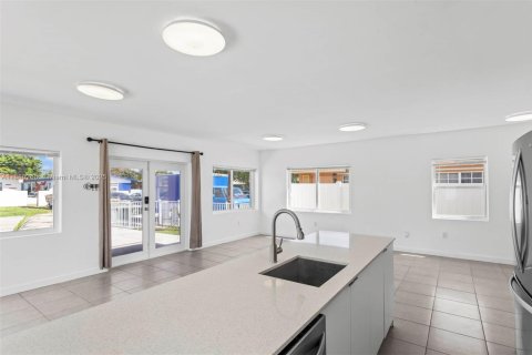 Villa ou maison à louer à Hallandale Beach, Floride: 2 chambres, 106.84 m2 № 1941636 - photo 8