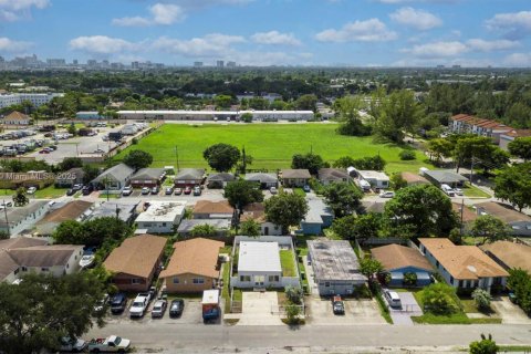 Villa ou maison à louer à Hallandale Beach, Floride: 2 chambres, 106.84 m2 № 1941636 - photo 24