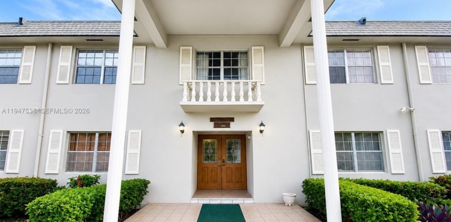 Condominio en Hollywood, Florida, 1 dormitorio  № 2152950