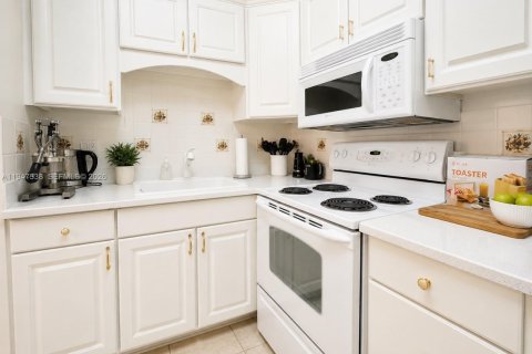 Condominio en venta en Hollywood, Florida, 1 dormitorio, 61.78 m2 № 2152950 - foto 2