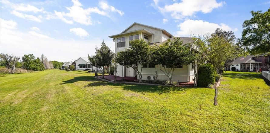 House in Polk City, Florida 2 bedrooms, 245.63 sq.m. № 2111845