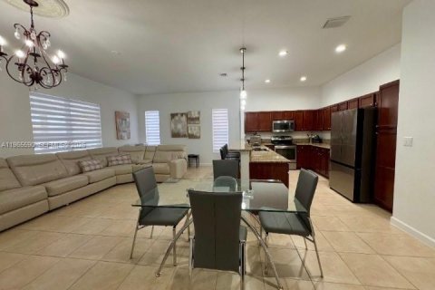 Villa ou maison à vendre à Miami, Floride: 3 chambres, 196.95 m2 № 2027206 - photo 4