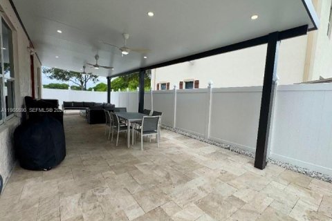 Villa ou maison à vendre à Miami, Floride: 3 chambres, 196.95 m2 № 2027206 - photo 9