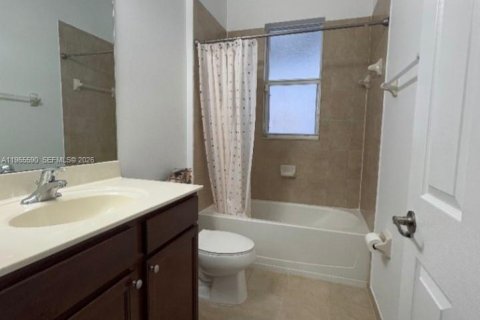 Villa ou maison à vendre à Miami, Floride: 3 chambres, 196.95 m2 № 2027206 - photo 6